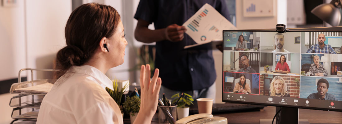 Tijdens trainingen werken deelnemers aan hun didactische vaardigheden en online presentatiekracht.